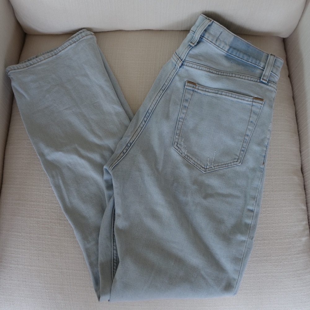 Abercrombie & Fitch The Slim Straight Ultra High Rise Jean with Vent Hem